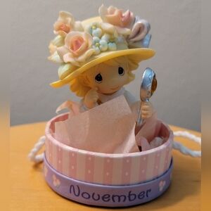 VTG Precious Moments Hatta Girl Monthly Hatbox Figurine, November, 2004, Enesco